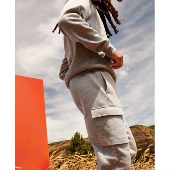 NWT Free Assembly Men's Fleece Cargo Joggers - Picture 2 of 6